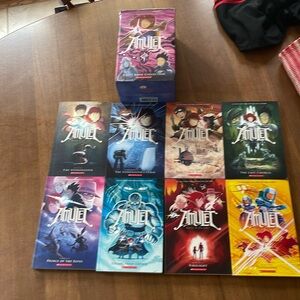 Amulet series 1-8 in special box never read before